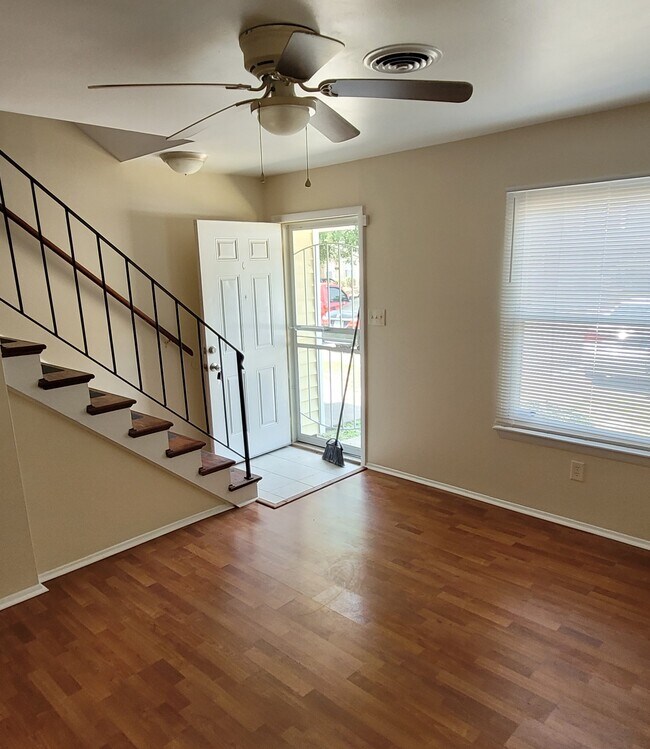 Building Photo - 1676 Darren Cir