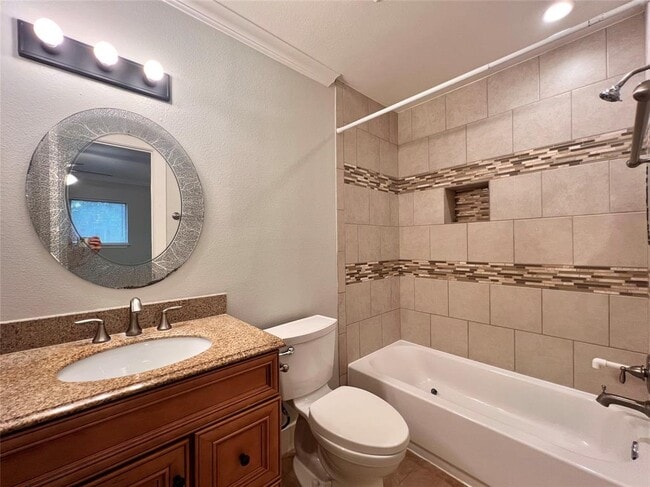 Building Photo - 605 Luther Dr