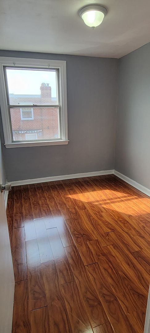 Building Photo - Large Home - Northeast