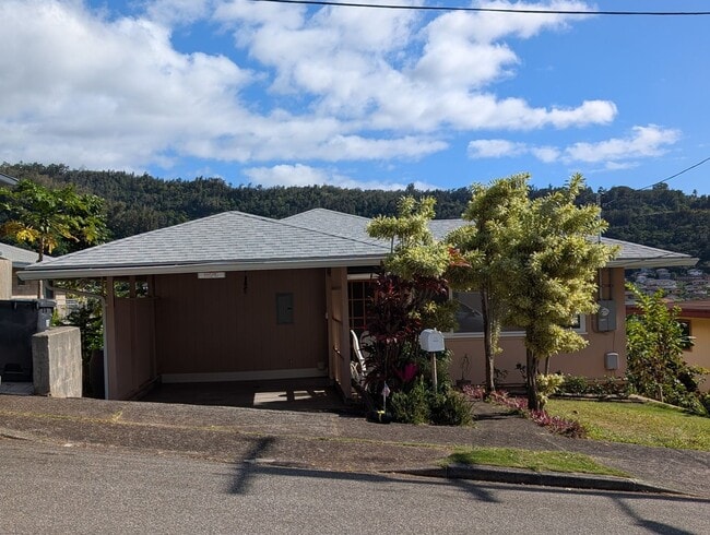 Building Photo - Ocean view upstairs 3 bed 2 bath 2 parking duplex near Likelike Hwy
