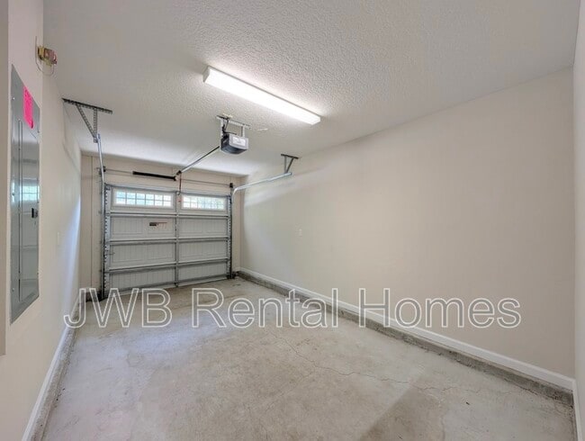 Building Photo - 8950 Dandy Ave