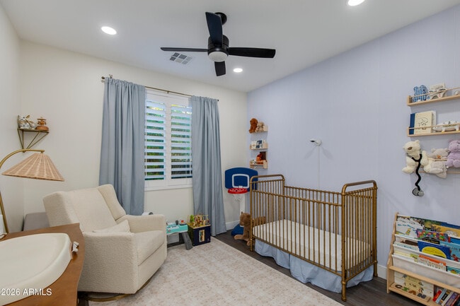 Building Photo - 3247 E Sells Dr