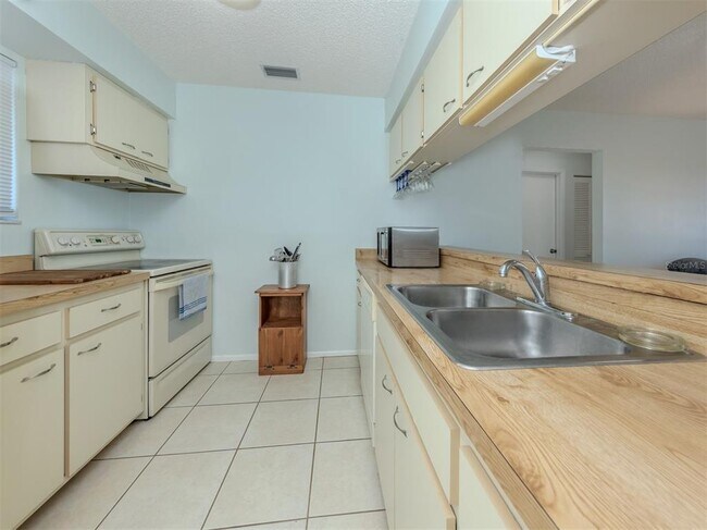 Building Photo - 217 Airport Ave W