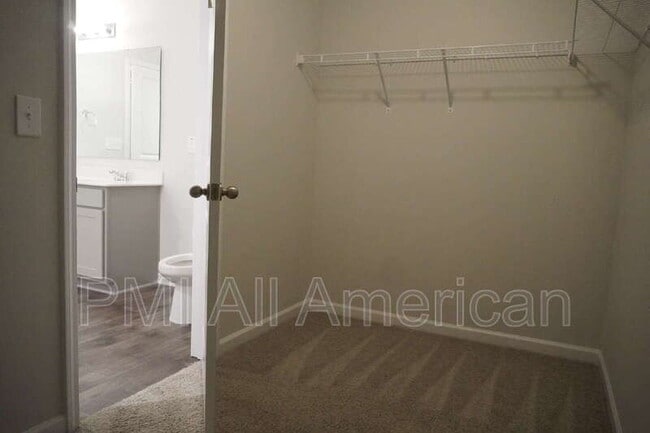 Building Photo - 289 Greenbay St