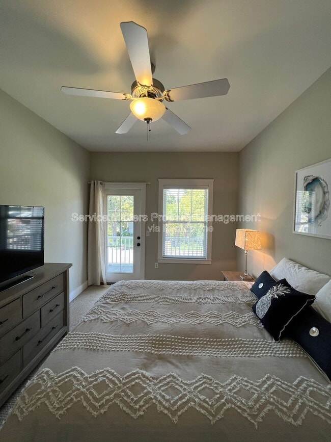 Building Photo - 1417 E Maxwell St