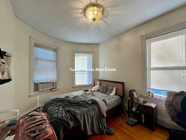 Building Photo - 803 Parker St