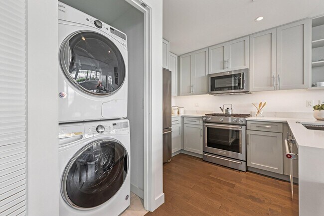 Building Photo - 800 Ave at Port Imperial Blvd