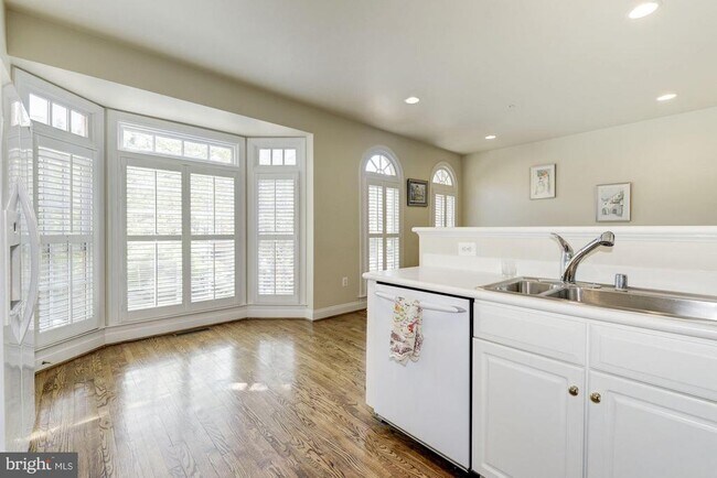 Building Photo - 4005 Mansion Dr NW