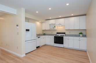 Building Photo - 41 Bigelow Rd