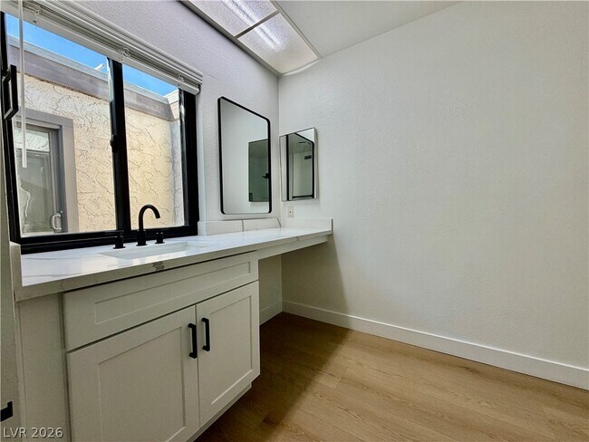 Building Photo - 3073 Conquista Ct