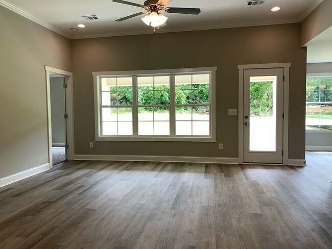 Building Photo - Beautiful Home Available in Opelika!