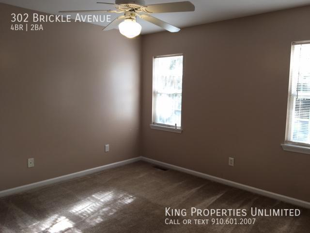 Building Photo - 302 Brickle Ave
