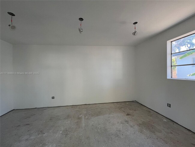 Building Photo - 431 NE 75th St