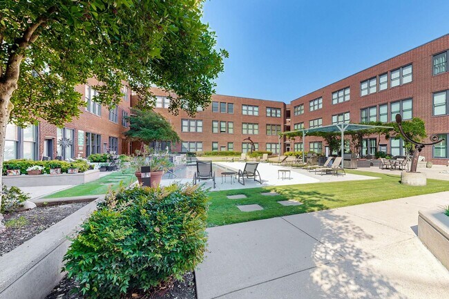 Building Photo - 2502 Live Oak St