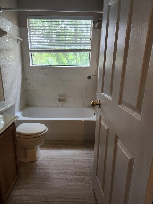 Building Photo - 14562 Oak Chase Dr