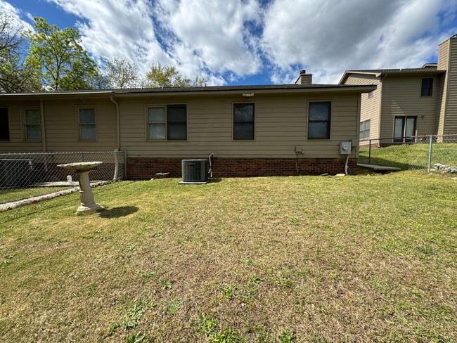 Building Photo - Charming 3 Bed, 2 Bath Home in Gated Commu...