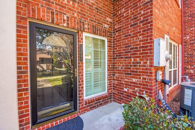 Building Photo - 13646 Garden Grove Ct