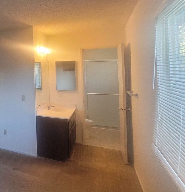 Building Photo - Rosemont area home/great access to Hwy 50