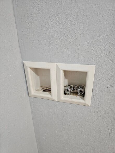 Building Photo - 5616 Thomas Ln