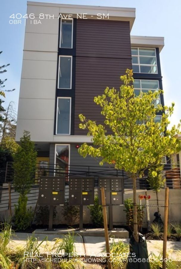 Building Photo - 4046 8th Ave NE