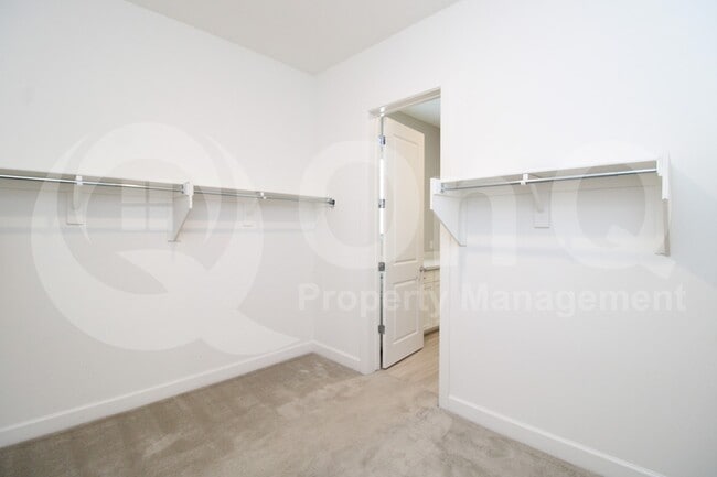 Building Photo - 3847 E Mead Dr