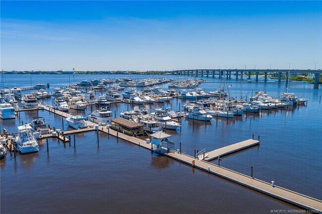 Building Photo - 715 NW Flagler Ave