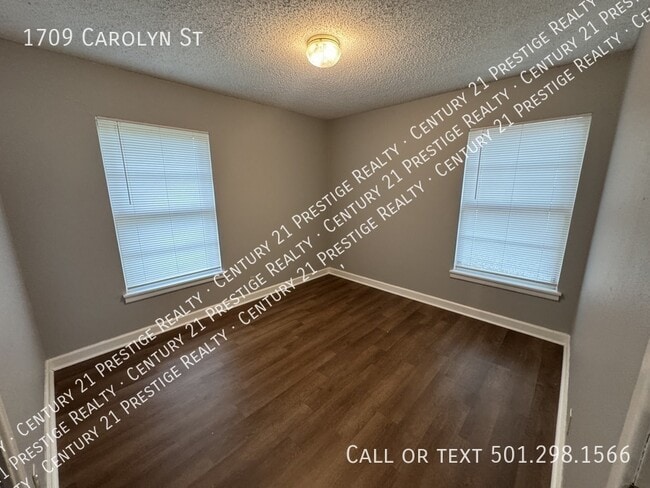 Building Photo - 1709 Carolyn St
