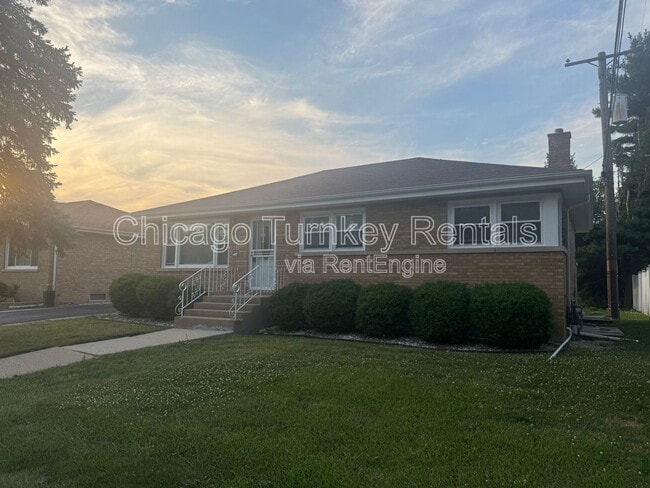 Building Photo - 1006 E 163rd Pl