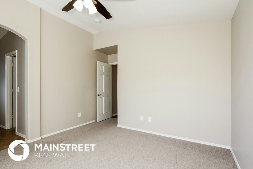 Building Photo - 8815 W Manzanita Dr