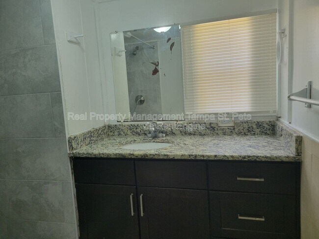 Building Photo - 710 S 50th St