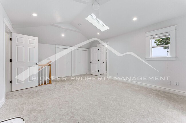 Building Photo - 3256 Meade St