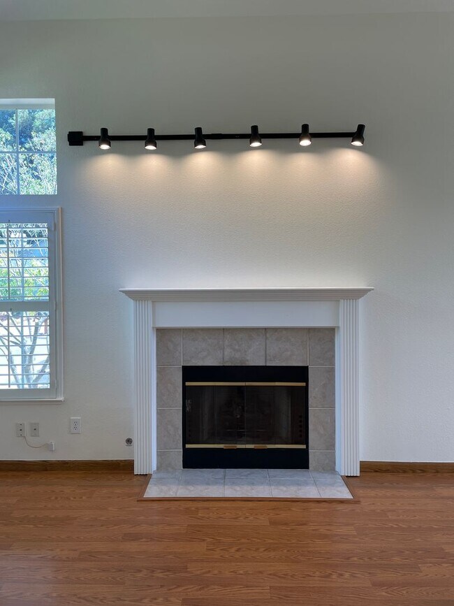 Building Photo - 2,199 Square Foot Beautiful 4-Bedroom Home | 2,199 Sq. Ft. | Prime Rincon Valley Location