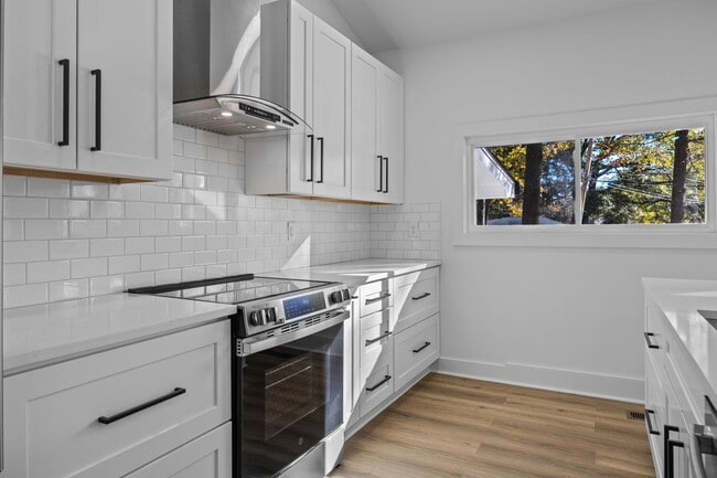 Building Photo - 8625 Cedarbrook Dr