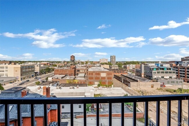 Building Photo - 2900 E Jefferson Ave