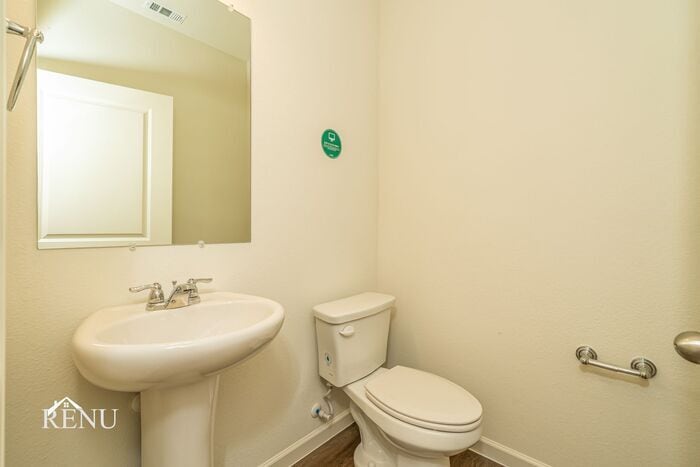 Building Photo - 592 Crestridge Dr