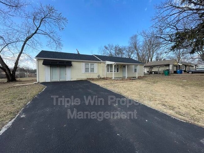 Building Photo - 10261 Imperial Dr