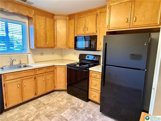 Building Photo - 867 Cold Spring Rd