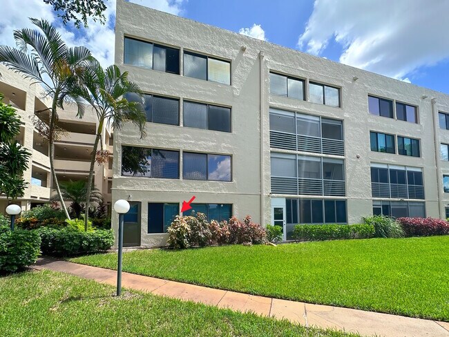 Building Photo - 3154 Via Poinciana