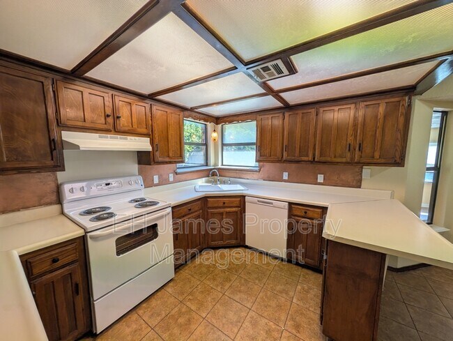Building Photo - 1707 S 138th E Ave