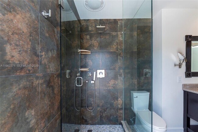 Building Photo - 636 Hibiscus Dr