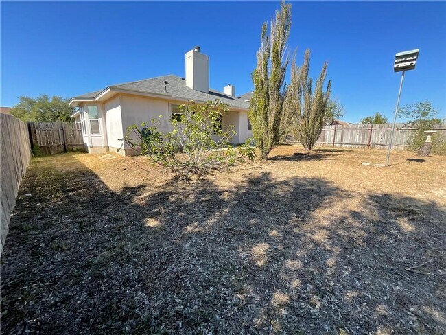 Building Photo - 202 Dana Dr