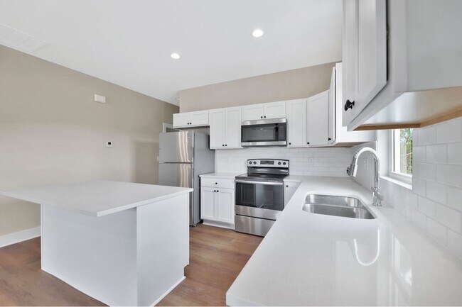 Building Photo - 359 Turnpike Rd