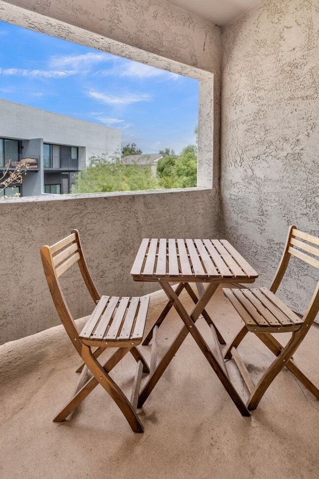 Building Photo - 2272 W Harmont Dr