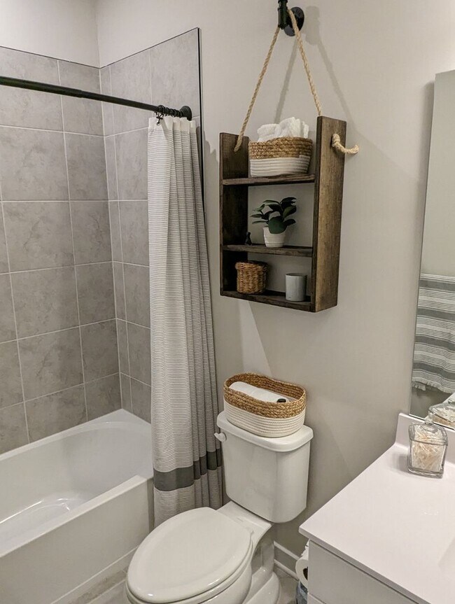 Building Photo - Gorgeous Newer Construction Home (2022) in...