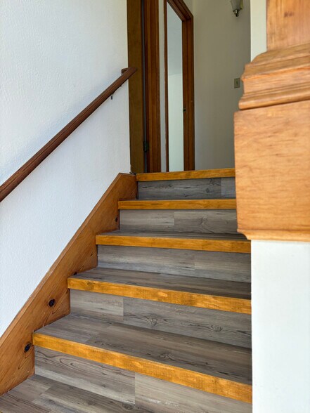 Building Photo - 24064 Grandview Dr