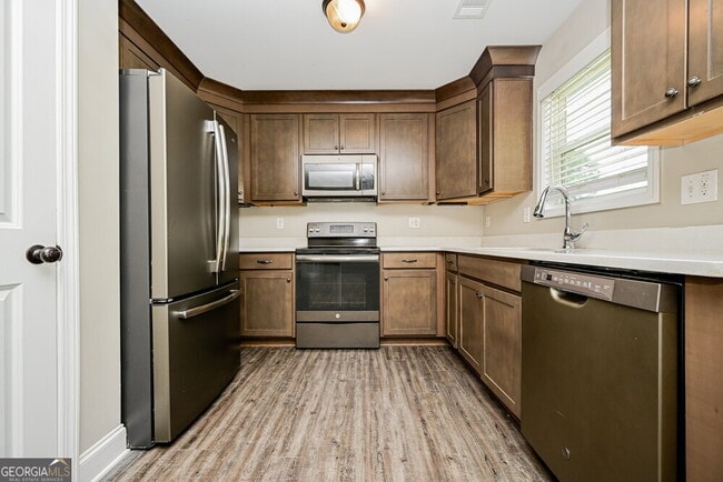 Building Photo - 320 Woodland Ridge Cir