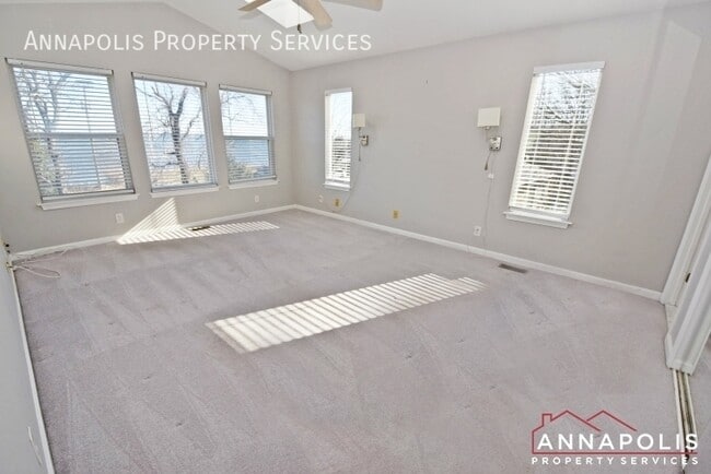 Building Photo - 1363 Washington Dr