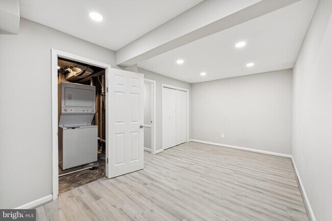 Building Photo - 6245 Windward Dr