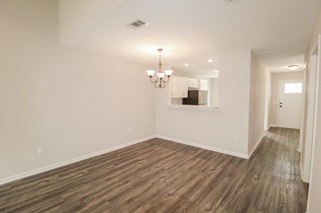 Building Photo - 562 Deerchase Ct