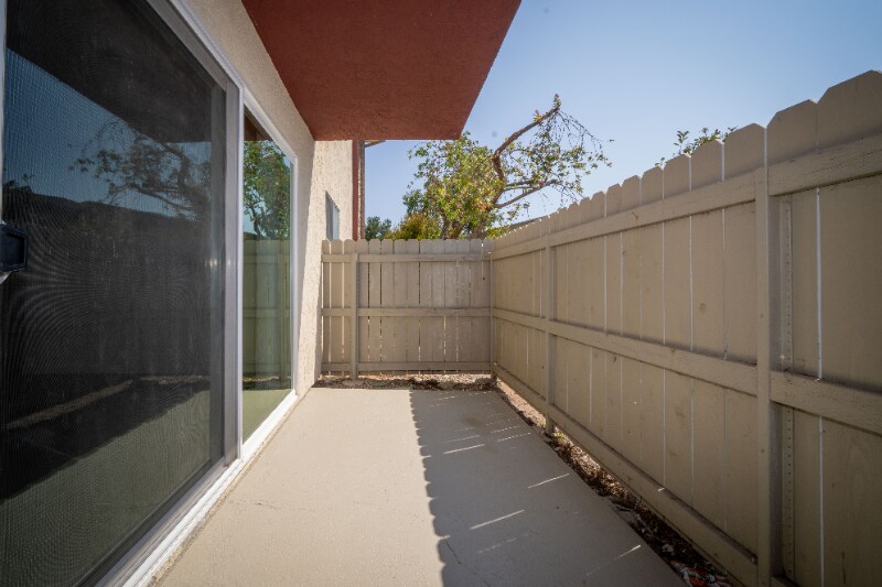 Building Photo - 800 E Bobier Dr
